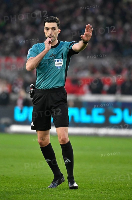 Referee Florian Badstübner gesture whistle at the mouth soccer Bundesliga, MHPArena, MHP Arena Stuttgart, Baden-Württemberg, Germany