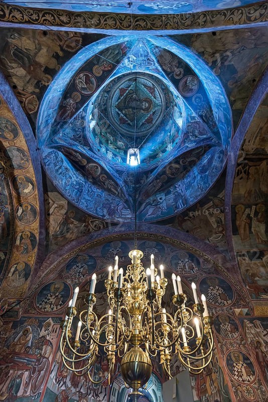 Candlesticks and frescoes in the dome of the Vorone? monastery church, 1547, Vorone?, Buckowina, Romania