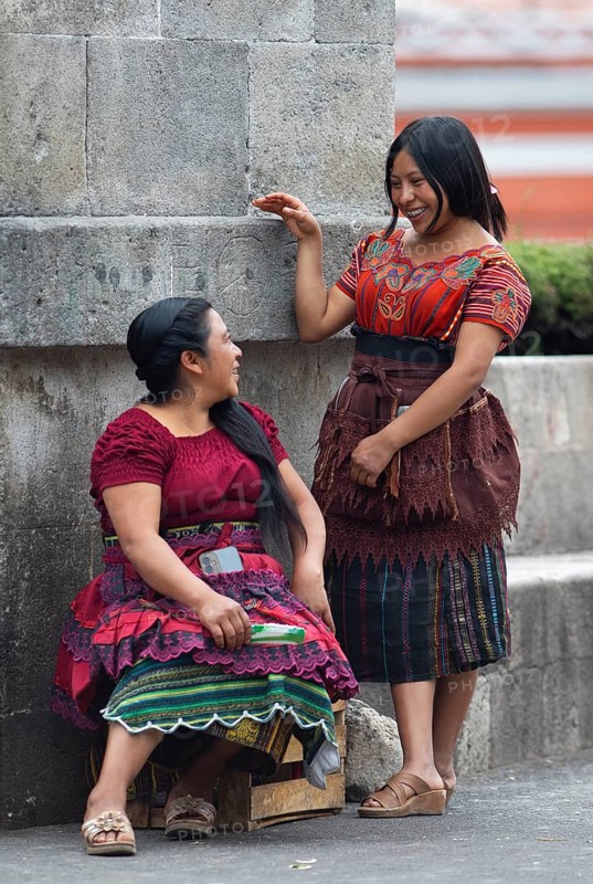 Mayan woman from the K'iché people in traditional dress, Parque Centroamérica or Parque Central, Quetzaltenango or Xela, Quetzaltenango Province, Guatemala