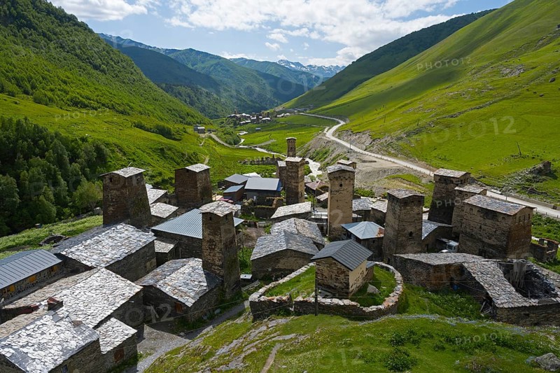 Village with a variety of towers and roofs in a green mountain backdrop, defensive towers, Ushguli, Ushguli, Chazhashi district, Mingrelia region and Upper Svaneti, Svaneti, Georgia