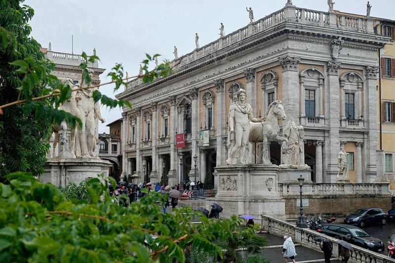 Conservators' Palace, Capitoline Museums, Statutes of the Dioscuri Castor and Pollux, Piazza di Campidoglio, Capitol Square, Rome, Lazio, Italy