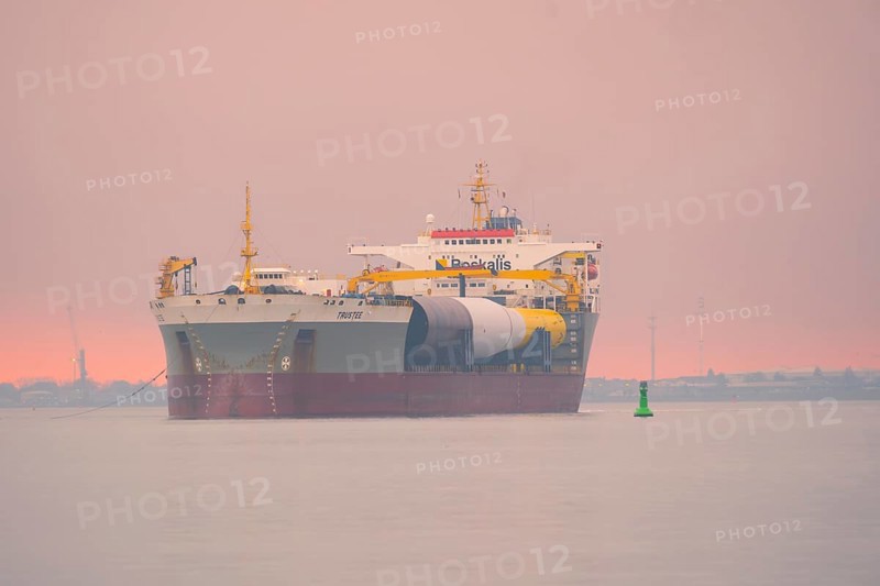 A semi-submersible ship is towed from the Weser to the North Sea, Bremerhaven, Bremen, Germany