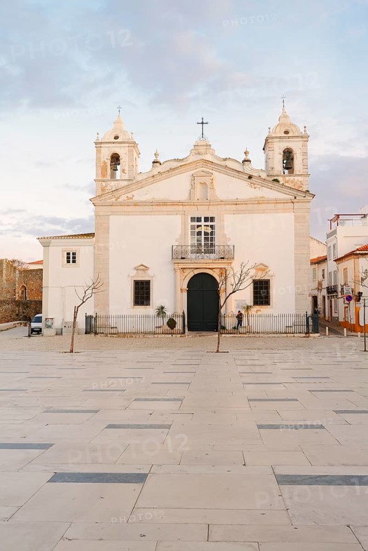 Church of Santa Maria ou da Misericordia at dusk, Praca Infante Dom Henrique, Lagos, Algarve, Portugal