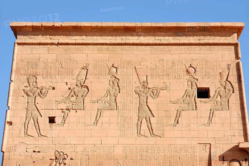 Relief of the king in front of the gods Osiris and Isis, Temple of Philae, UNESCO World Heritage Site, Agilkia Island, Aswan, Nubia, Egypt