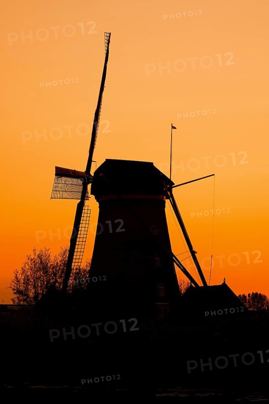 Historic windmill at sunset, UNESCO World Heritage Site, Kinderdijk, South Holland, Netherlands