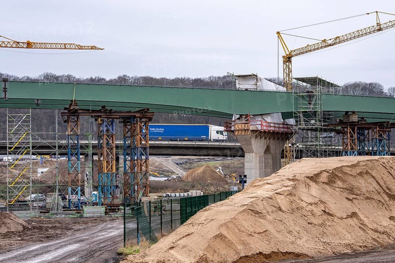 New construction of steel bridges Parts at the Duisburg-Kaiserberg motorway junction, complete conversion and construction of the A3 and A40 intersections, all bridges, ramps, roadways are renewed and partly extended, construction period of 8 years, railway bridges running there will also be renewed, North Rhine-Westphalia, Germany