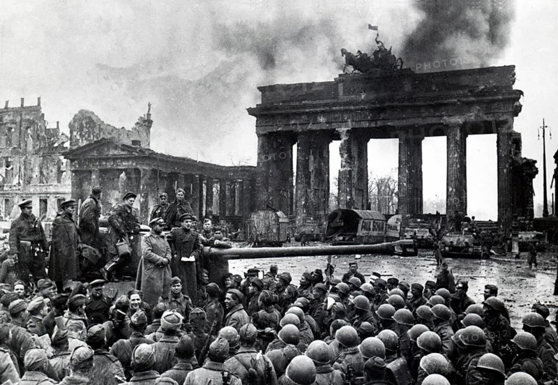2.5.1945, the poet Yevgeny Aronovich Dolmatowski gives a speech for the Soviet soldiers in front of the Brandenburg Gate, Berlin, Germany