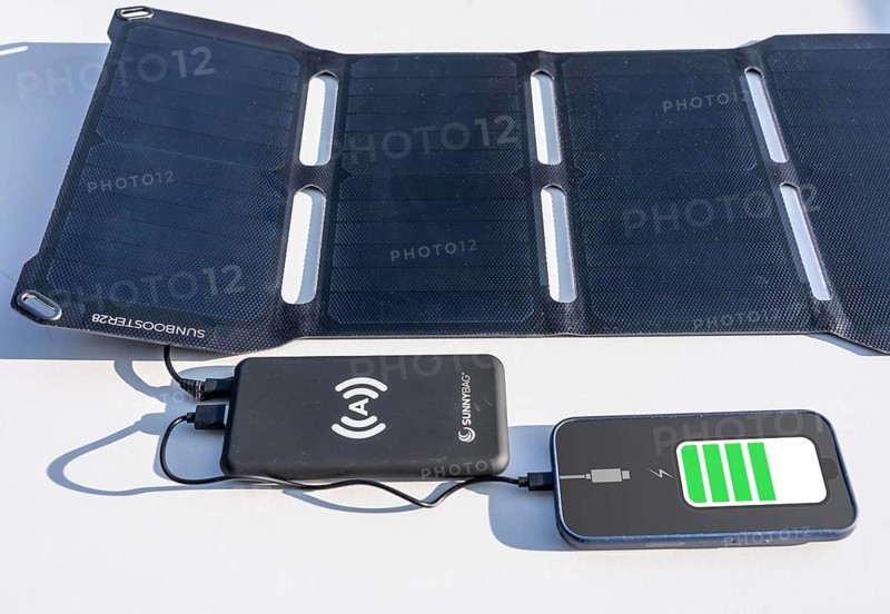 Solar module for charging power banks, mobile phones, small, transportable, emergency preparedness in the event of a power failure, blackout, energy supply from solar energy