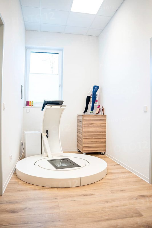 Modern room with scanning device for orthopedic prosthetics, minimalistically furnished, medical supply store