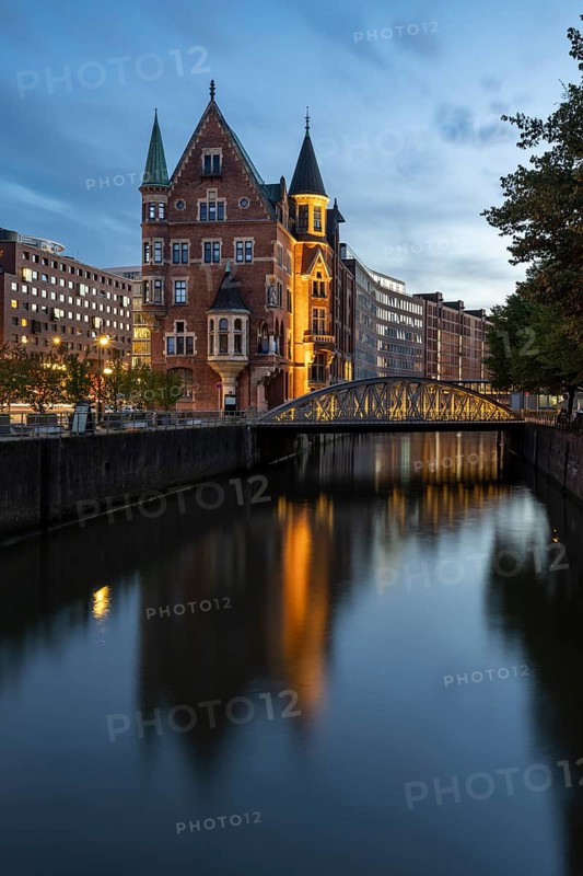 Bridge with warehouses in Hamburg's Speicherstadt, Hamburg, Germany