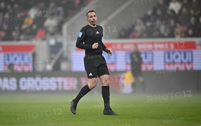 Referee Tobias Stieler soccer Bundesliga, Voith-Arena, Heidenheim, Baden-Württemberg, Germany