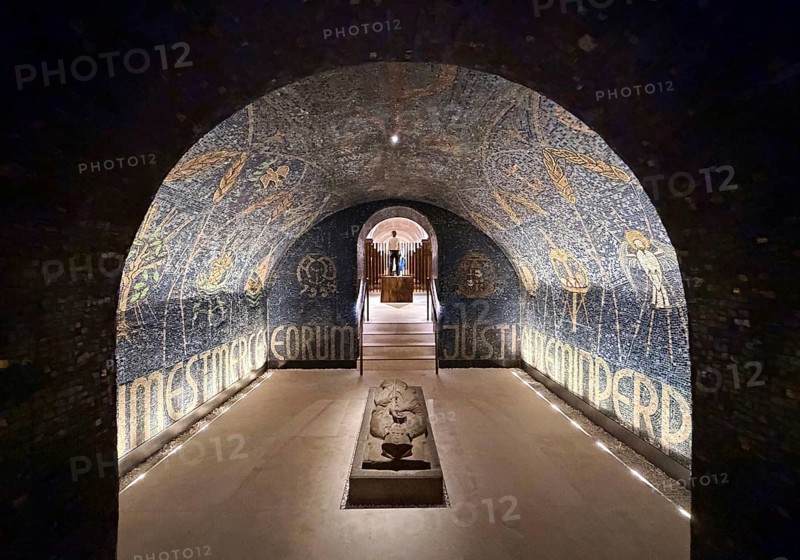 Entrance to the episcopal crypt, grave slab with relics of Bishop Meinwerk, crypt, Paderborn Cathedral, Ostwestfalen-Lippe, North Rhine-Westphalia, Germany