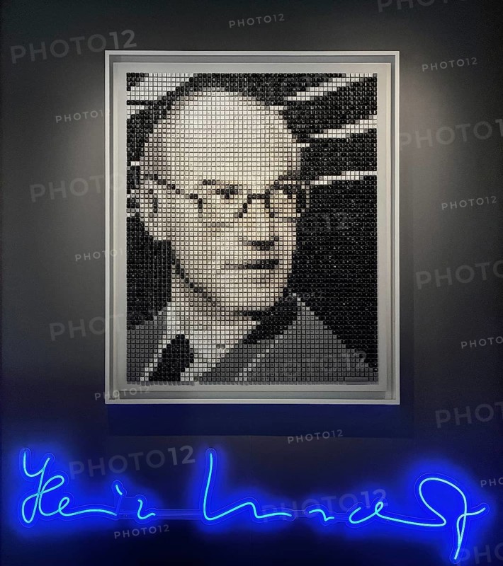 Portrait of Heinz Nixdorf from 3691 used computer keys, pixel art by Peter Schönwandt with the title Heinz A homage to a pioneer of computer history
