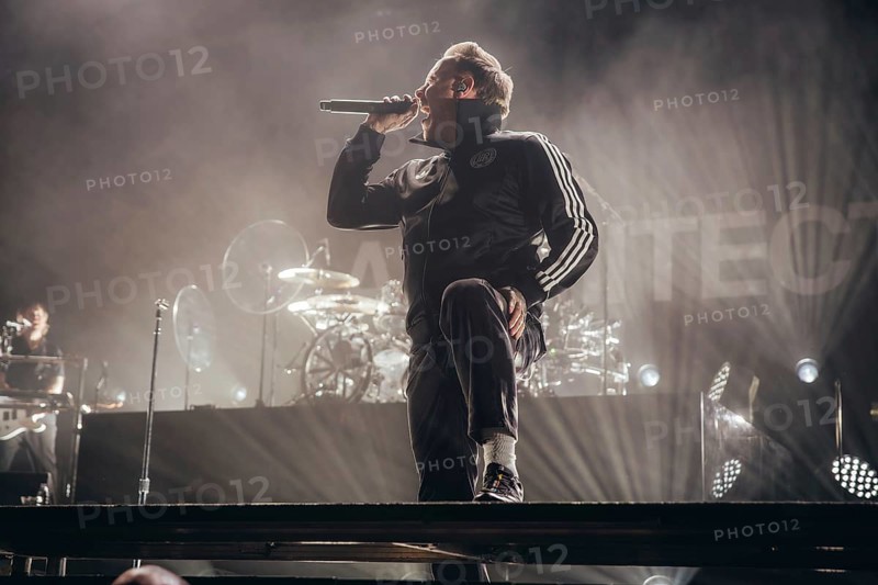 Singer Samuel David Carter from Architects live on European Tour 2026 in the Berlin Velodrome on 22.01.2026
