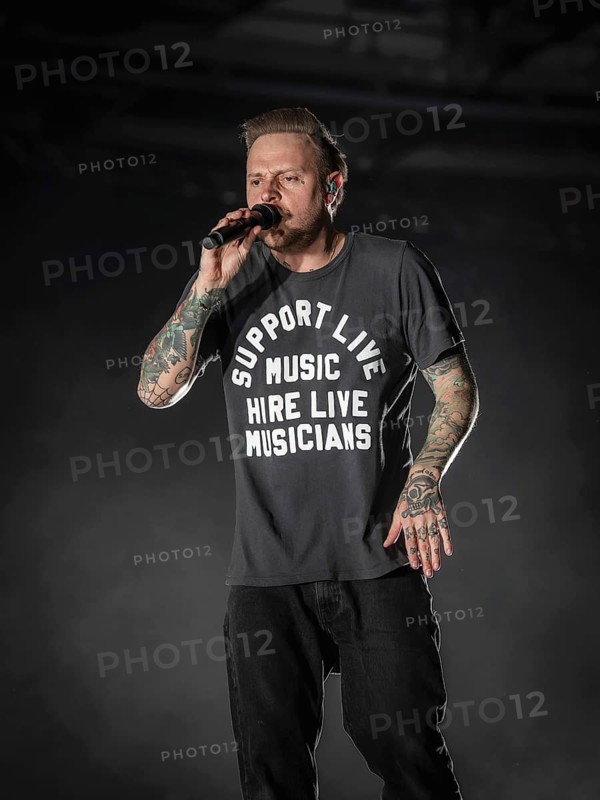 Singer Samuel David Carter from Architects live on European Tour 2026 in the Berlin Velodrome on 22.01.2026
