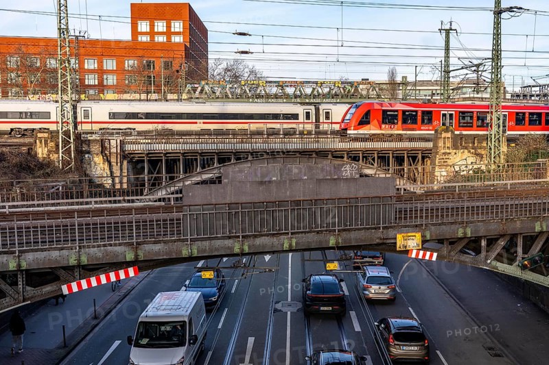 ICE and S-Bahn train on the line, railway bridge over Deutz-Mülheimer-Straße, more than 10 tracks crosses the road on 6 bridge structures, platform tracks in front of Cologne-Messe/Deutz station, North Rhine-Westphalia, Germany