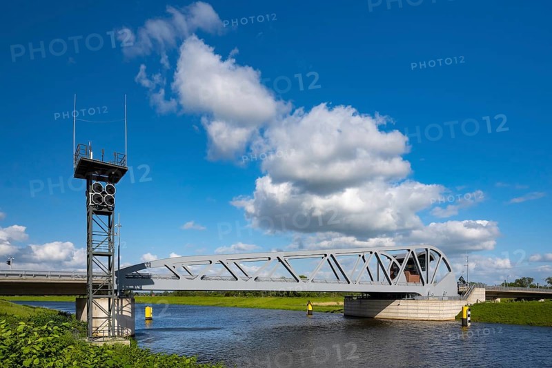 Swing bridge over the Hunte near Huntebrück, Huntebrück, Berne, Lower Saxony, Germany