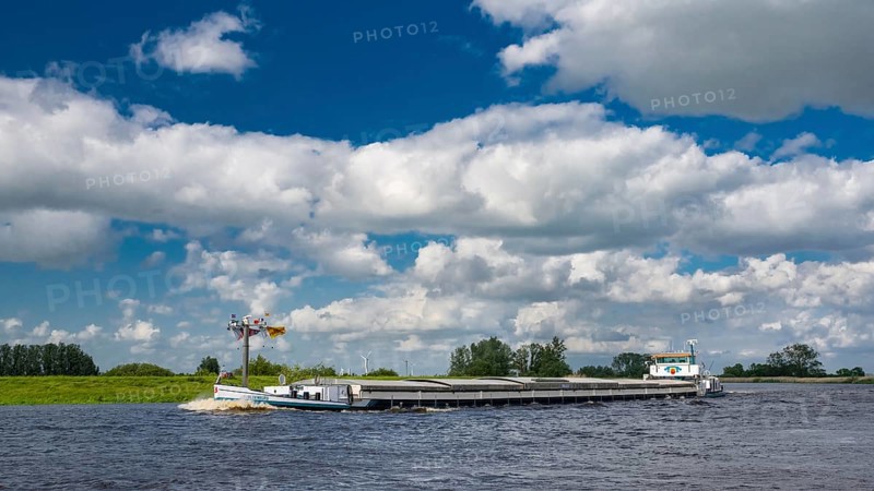 Barge on the Hunte, Holle, Hude, Lower Saxony, Germany