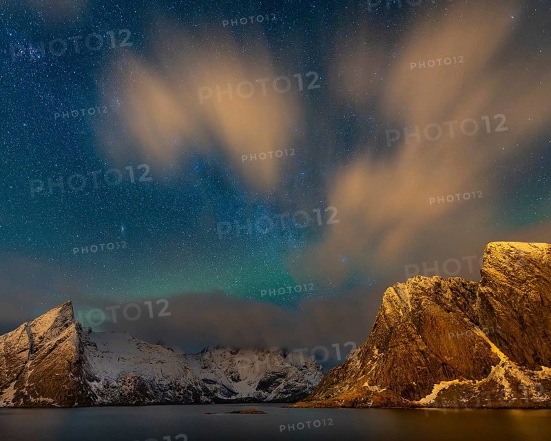 Aurora over the mountains and sea of Lofoten, Northern Lights, Northern Lights, Landscape, Leknes, Nordland/Lofoten, Norway