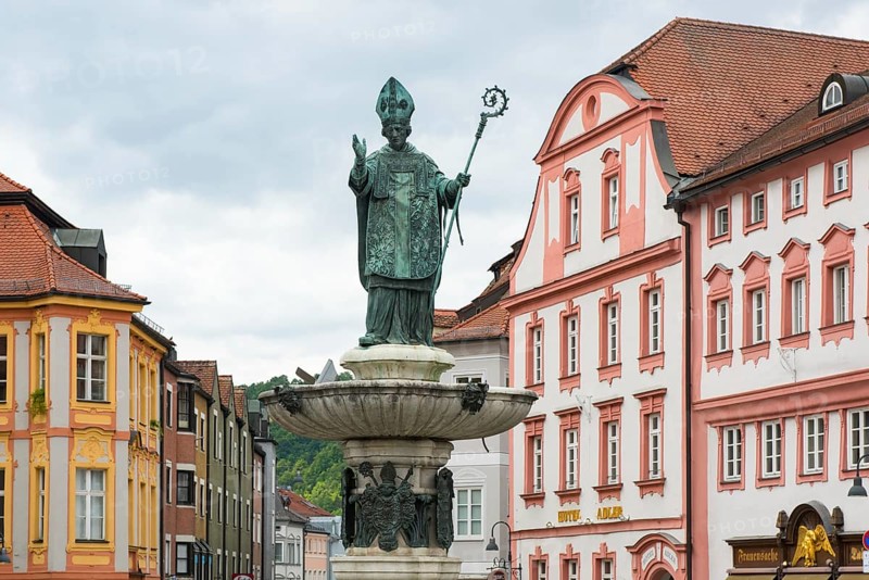Willibaldsbrunnen on the market square in Eichstätt, Eichstätt, Bavaria, Germany