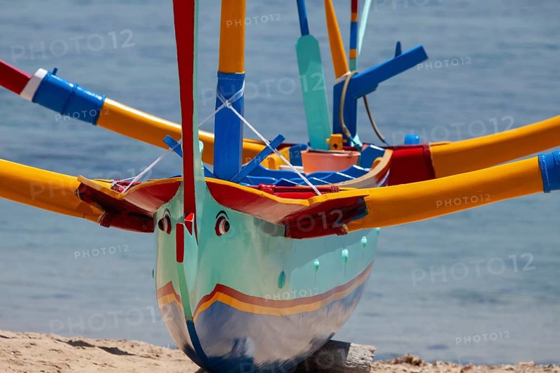 Restored, brightly painted outrigger fishing boats on Sanur beach, Bali, Indönsia