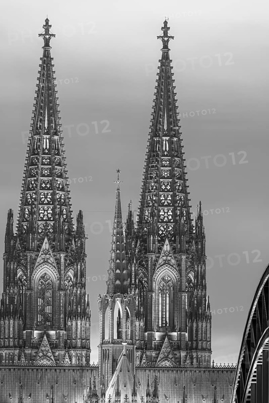 Evening atmosphere, Cologne Cathedral illuminated with LED lamps and the Hohenzollern Bridge, Cologne, North Rhine-Westphalia, Germany