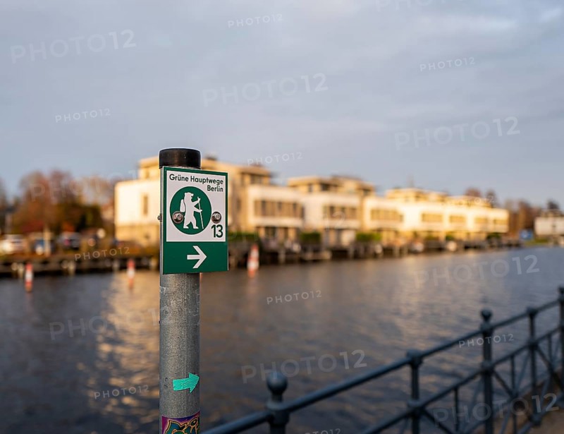 Single-family houses and villas on the water, Tegeler Hafenbecken, Berlin, Germany