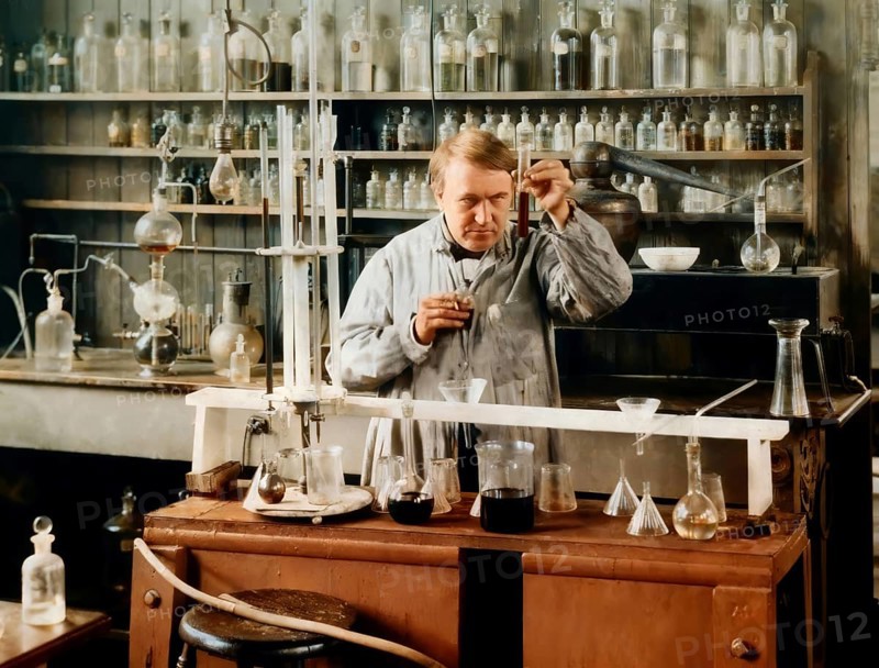 Edison‘s experimental development facility, Thomas Alva Edison, digitally edited according to a photography by W. K. Dickson, 1890