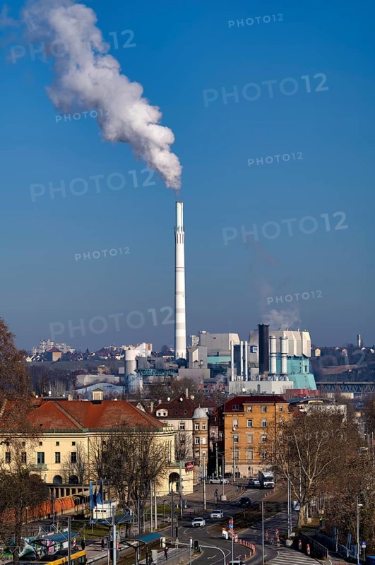 View of EnBW power plant and waste incineration plant Stuttgart-Münster, combined heat and power plant, smoke from chimney, Bad Cannstatt, Stuttgart, Baden-Württemberg, Germany