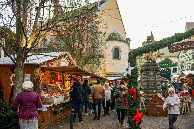 Christmas market, Eguisheim, Haut-Rhin, Grand Est Region, Alsace, France