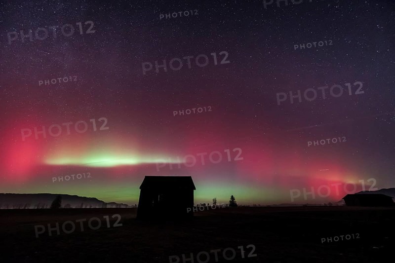 Northern lights, aurora borealis, solar storm, January 2026, red, green, hut, Loisach-Lake Kochel-Moore, Alpine foothills, Bavaria, Germany
