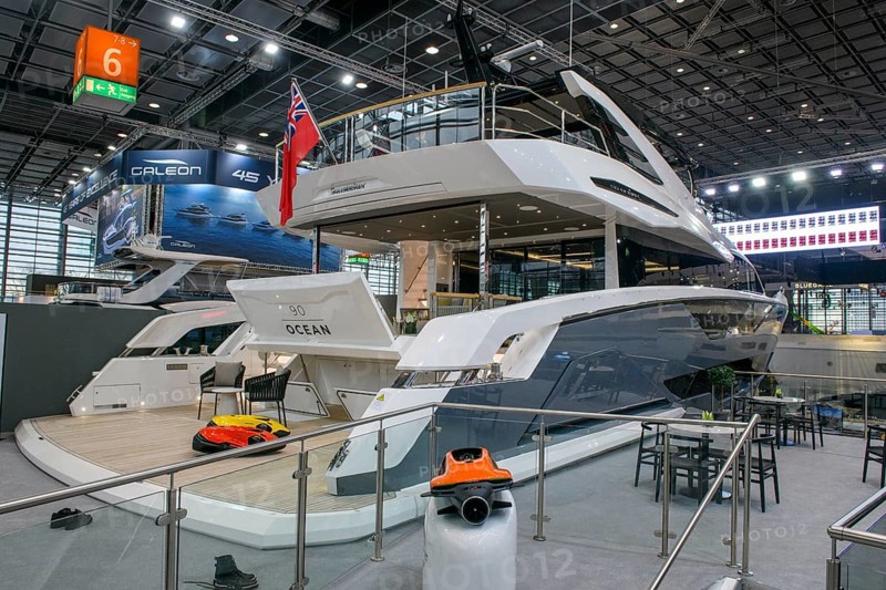 Press photo View of luxury yacht luxurious motor yacht Sunseeker 90 Ocean Yacht in Hall 6 by Messe Düsseldorf boot, Düsseldorf, North Rhine-Westphalia, Germany
