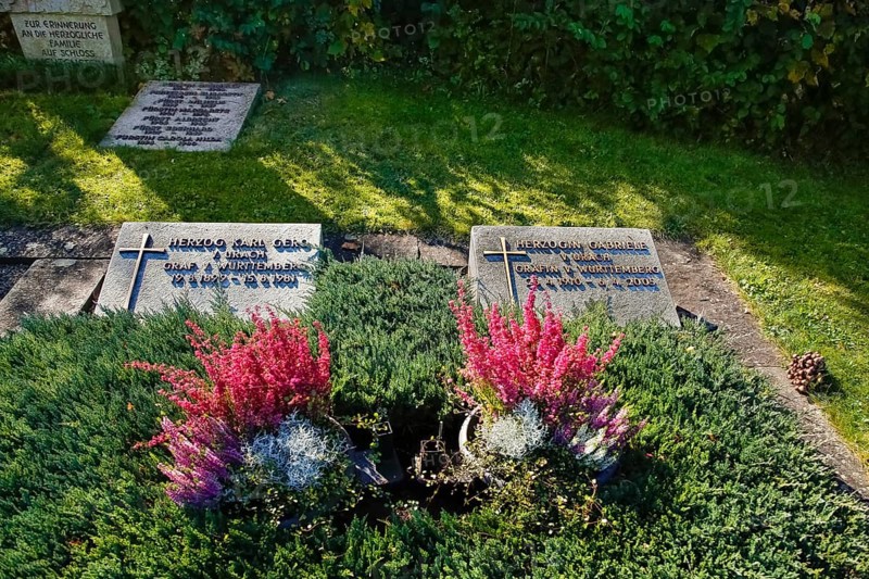 Großengstingen cemetery, gravestones of the ducal family at Lichtenstein Castle, memorial plaques, graves, writing, letters, Großengstingen, municipality of Engstingen, district of Reutlingen, Swabian Jura, Baden-Württemberg, Germany