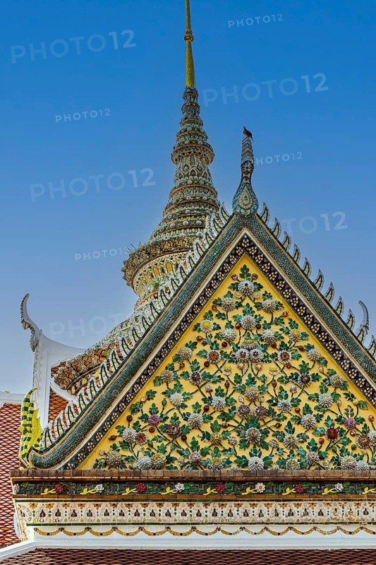 Wat Arun, Buddhist temple, overlapping roofs with Chedi temple tower, Bangkok, Thailand's metropolis, Thailand