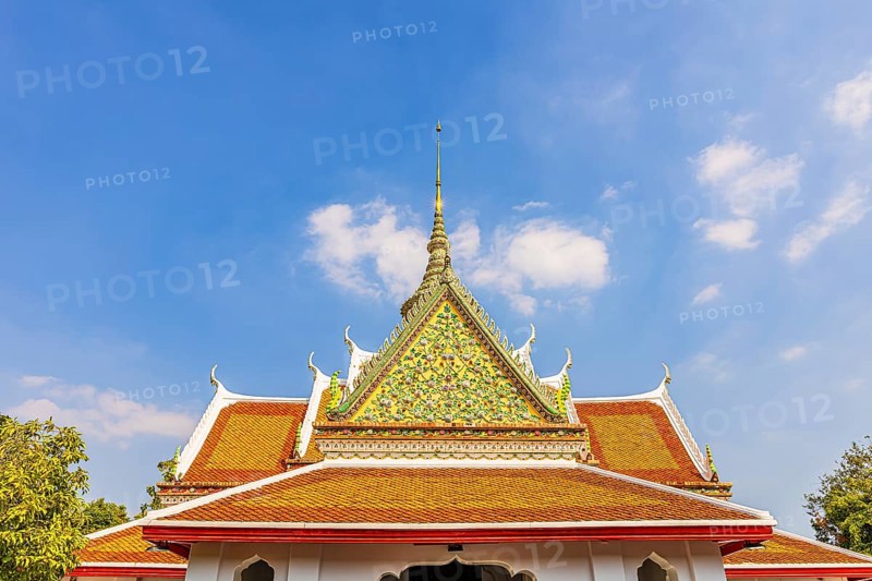 Wat Arun, Buddhist temple, overlapping roofs with Chedi temple tower, Bangkok, Thailand's metropolis, Thailand