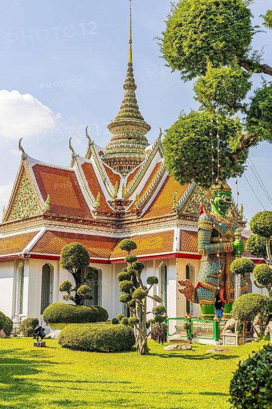 Wat Arun, Buddhist temple, overlapping roofs with curved chofas and Chedi temple tower, Bangkok, Thailand's metropolis, Thailand