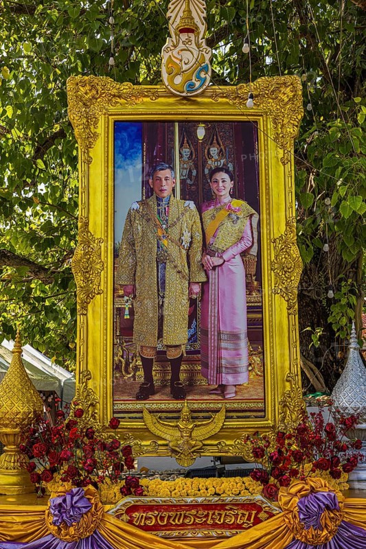 Framed image of King Maha Vajiralongkorn, Rama X and his wife Suthida Vajiralongkorn na Ayudhya, Wat Arun Buddhist temple, Bangkok, Thailand's metropolis, Thailand