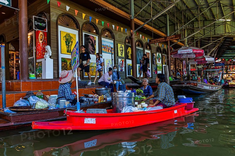 Boats with sellers on the Damneon Saduak floating markets channel, near Bangkok, Ratchaburi district, Thailand