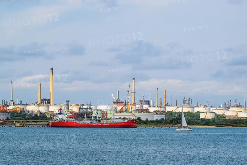 Gas tanker, Esso Oil Terminal, Southampton, Hampshire, UK