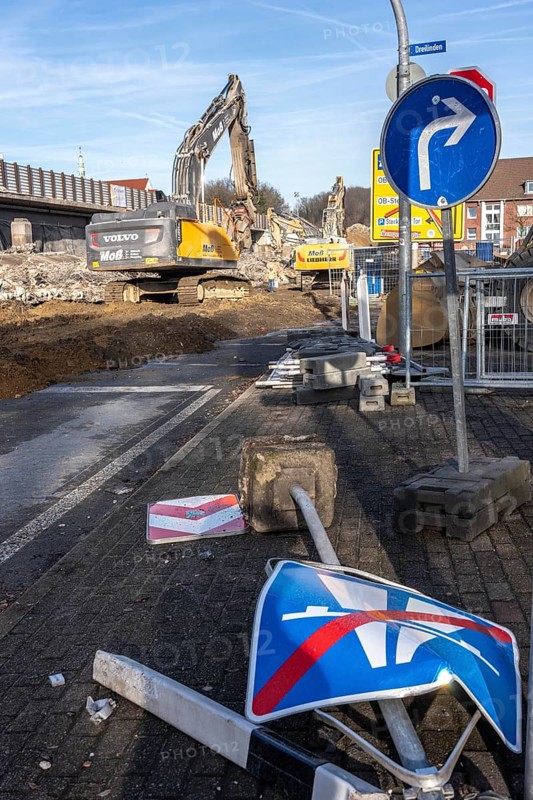 Demolition of the 120 meter long motorway bridge of the A516, across Teutoburger Straße in Oberhausen-Sterkrade, the bridge, built in 1970 was severely damaged, traffic continues to roll on the still existing West Bridge, after the demolition, the eastern part is rebuilt using a process unique in the world, 40 meter long precast concrete beams are assembled one after the other, reducing the construction period from 24 to 7 months after the completion of this bridge Will the western part also be rebuilt, North Rhine-Westphalia, Germany