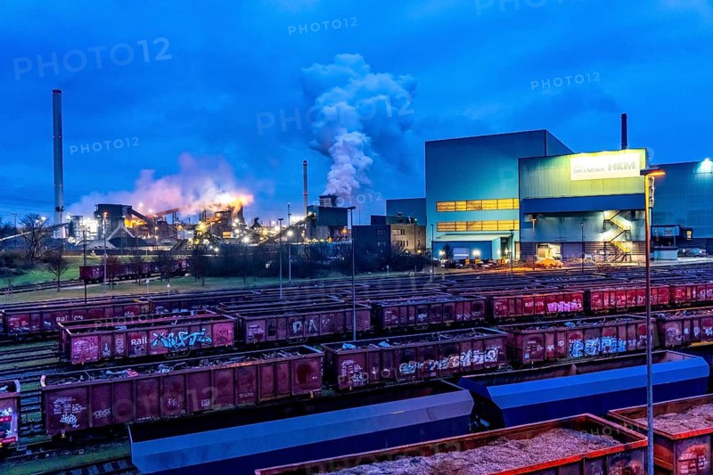 Hüttenwerke Krupp-Mannesmann, HKM in Duisburg, houses of the blast steel plant, coking plant, extinguishing tower with fire cloud, marshalling yard tracks, freight wagon with scrap metal, for melting down, North Rhine-Westphalia, Germany