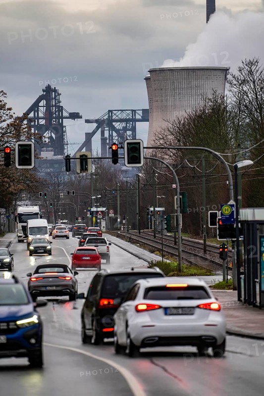 Hüttenwerke Krupp-Mannesmann, HKM in Duisburg-Hüttenheim, 2 blast furnaces, gas power plant cooling towers, Ehinger Straße, North Rhine-Westphalia, Germany