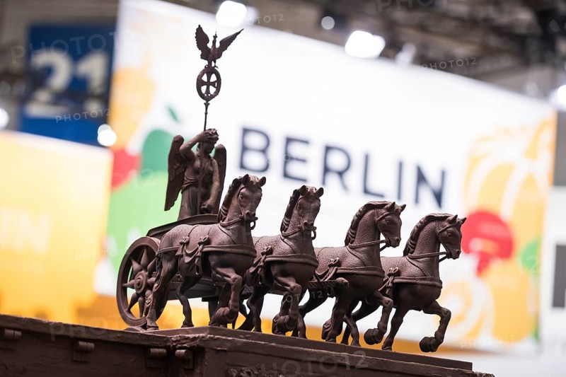 The chocolate quadriga as part of the entire Brandenburg Gate at the Berlin stand at the Green Week at the exhibition center in Berlin on 16.01.2026. The Agricultural and Food Industry Fair will take place from January 16-25, 2026