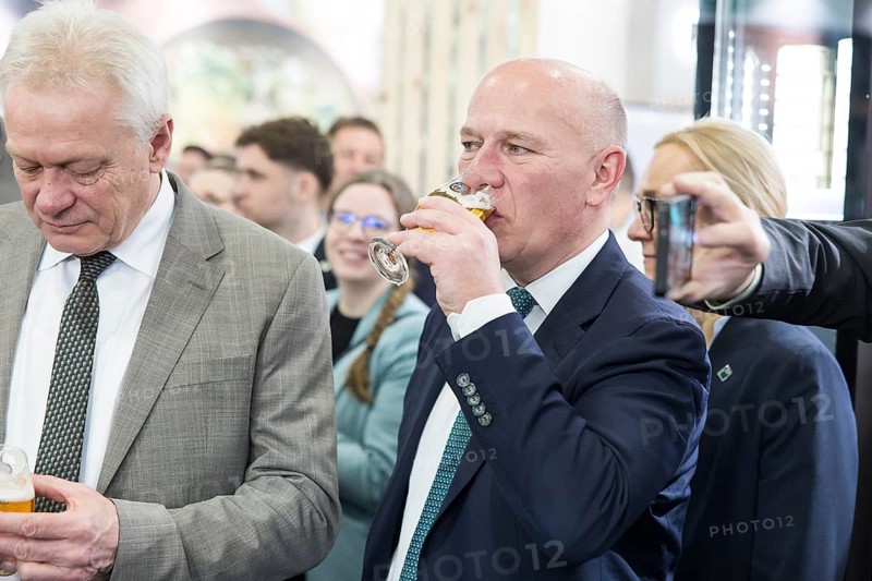 Kai Wegner (Governing Mayor of Berlin, CDU) drinks beer at the Green Week on the exhibition grounds in Berlin on 16 January 2026. The trade fair for the agricultural and food industry will take place from 16-25 January 2026