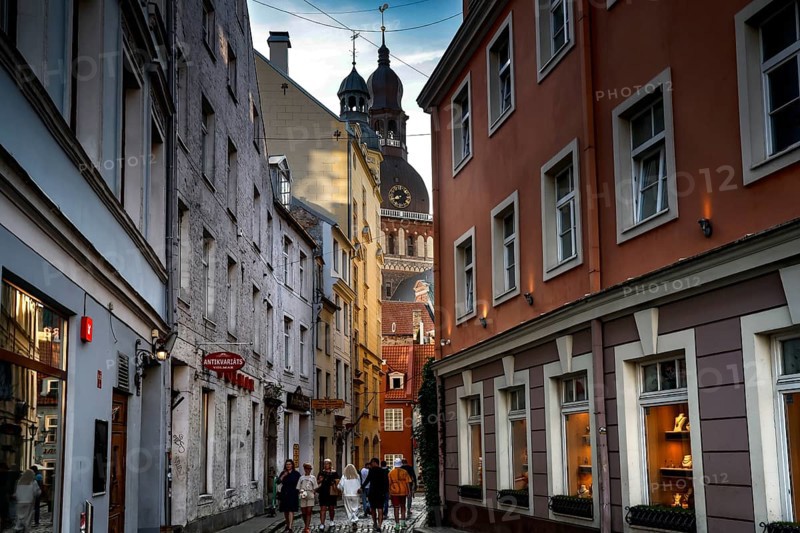 Narrow street in Riga with a view of the cathedral and picturesque houses, Riga, Latvia