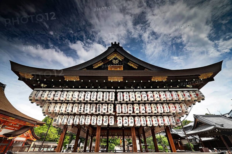 Yasaka-jinja shrine decorated with numerous lanterns in Kyoto, Kyoto, Higashiyama, Japan