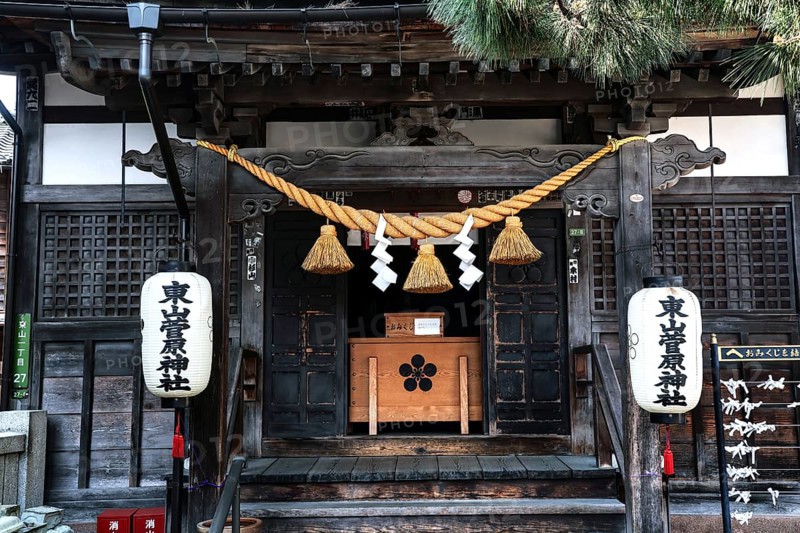 Traditionally decorated shrine in Nishi Chaya tea house district, Kanazawa, Kanazawa, Japan