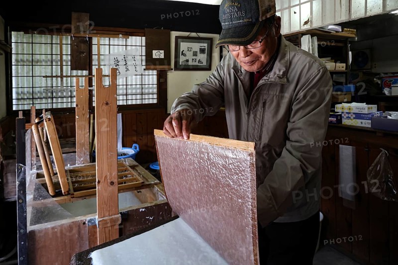 Papermaker working in a traditional workshop in Tsumago, Tsumago, Japan
