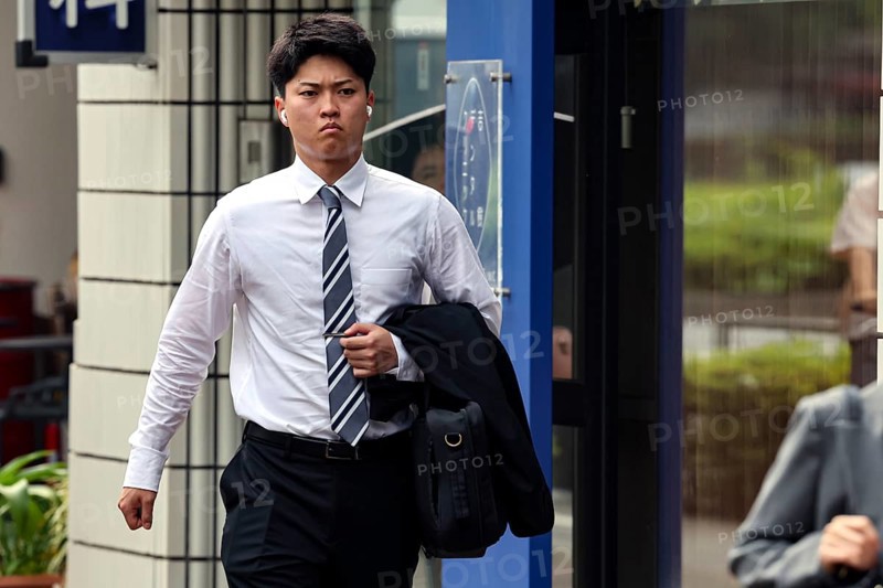 Businessman in a suit walks hurriedly down a street, Tokyo, Minato, Japan