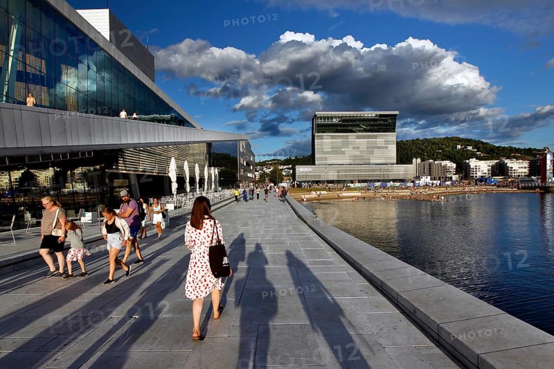Promenade in Oslo between Opera and Munch Museum, lively in sunny weather, Oslo, Bjøvika, Norway